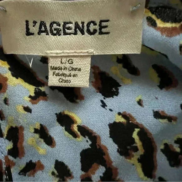 L’AGENCE blue leopard top bell sleeves size Large - Picture 4 of 7